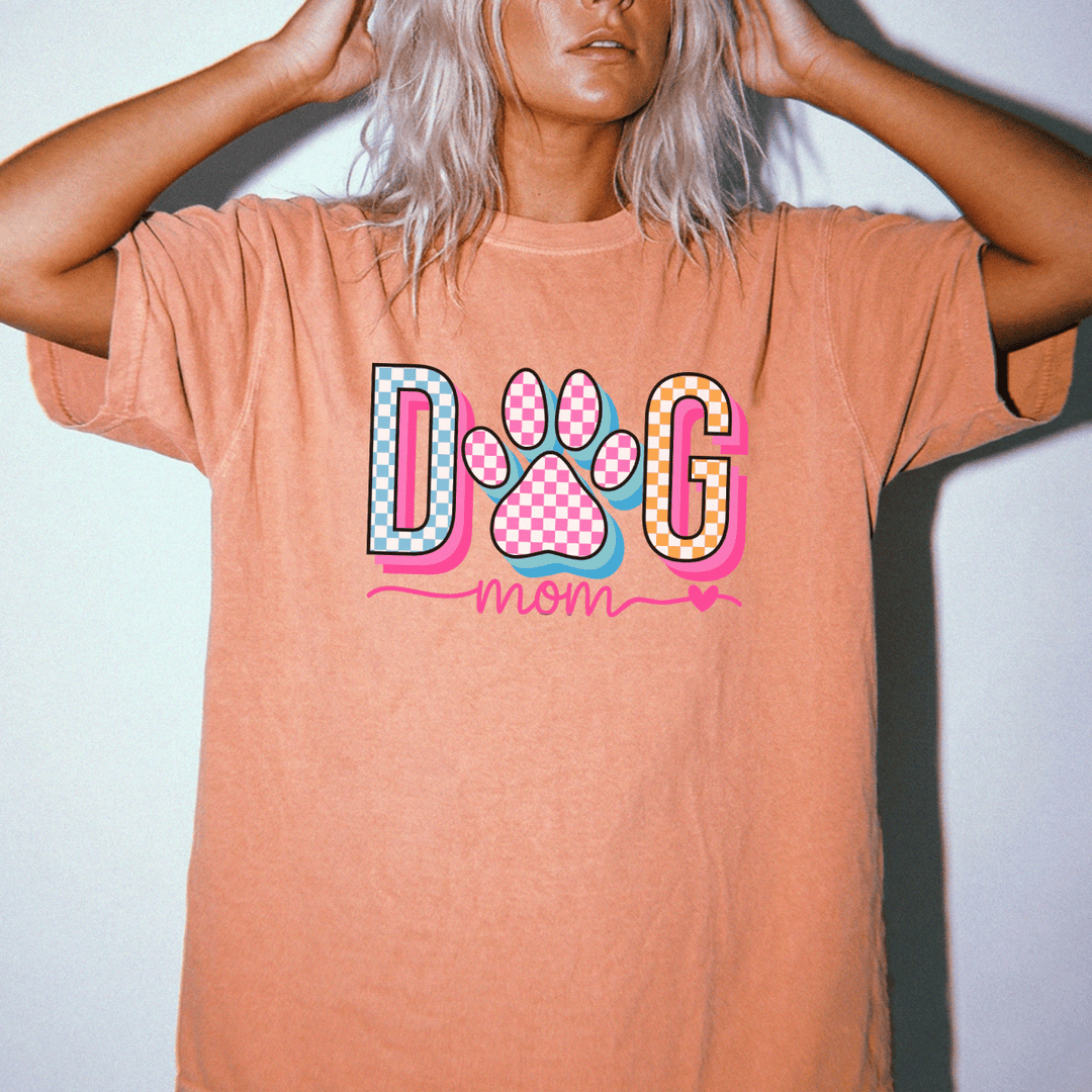 Checkered Dog Mom Paw Print Shirt - Okum Tees