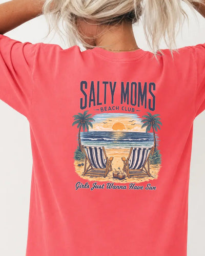 Retro Beach Mom Women's Graphic Tee